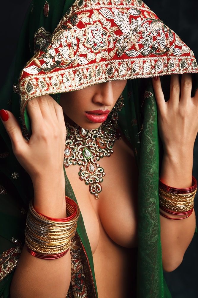 Posting Indian ladies (The sexy ones at least) .