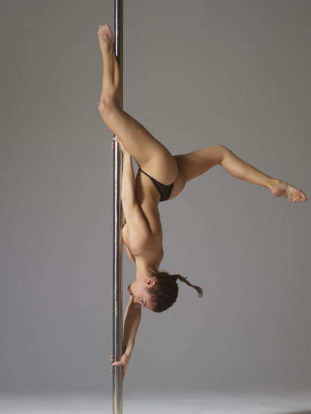 Ebony nude pole dancers — pic 14