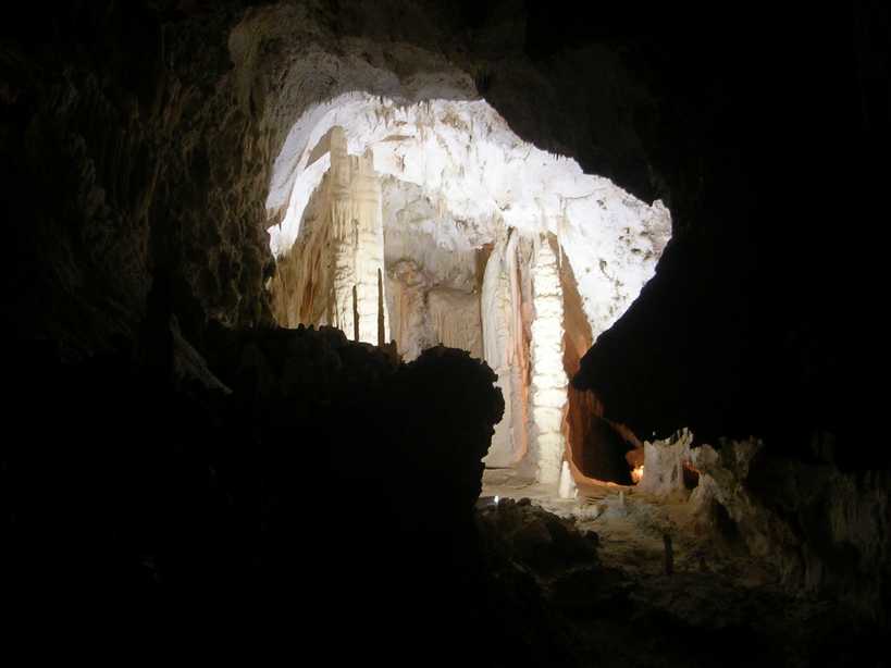 Липцы пещеры. Пещера Ле Мустье. Пещера Ле Мустье во Франции. Пещера Ле Мустье захоронение. Пещера Падирак.