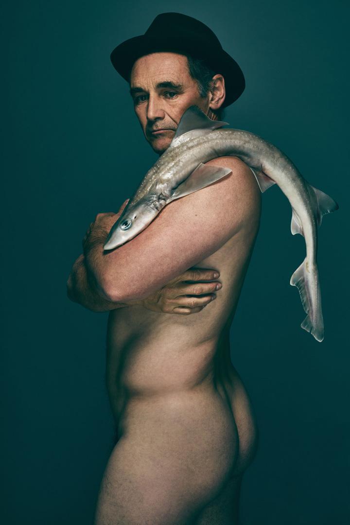 Yes, that IS Emma Thompson and Mark Rylance posing naked with fish https://...