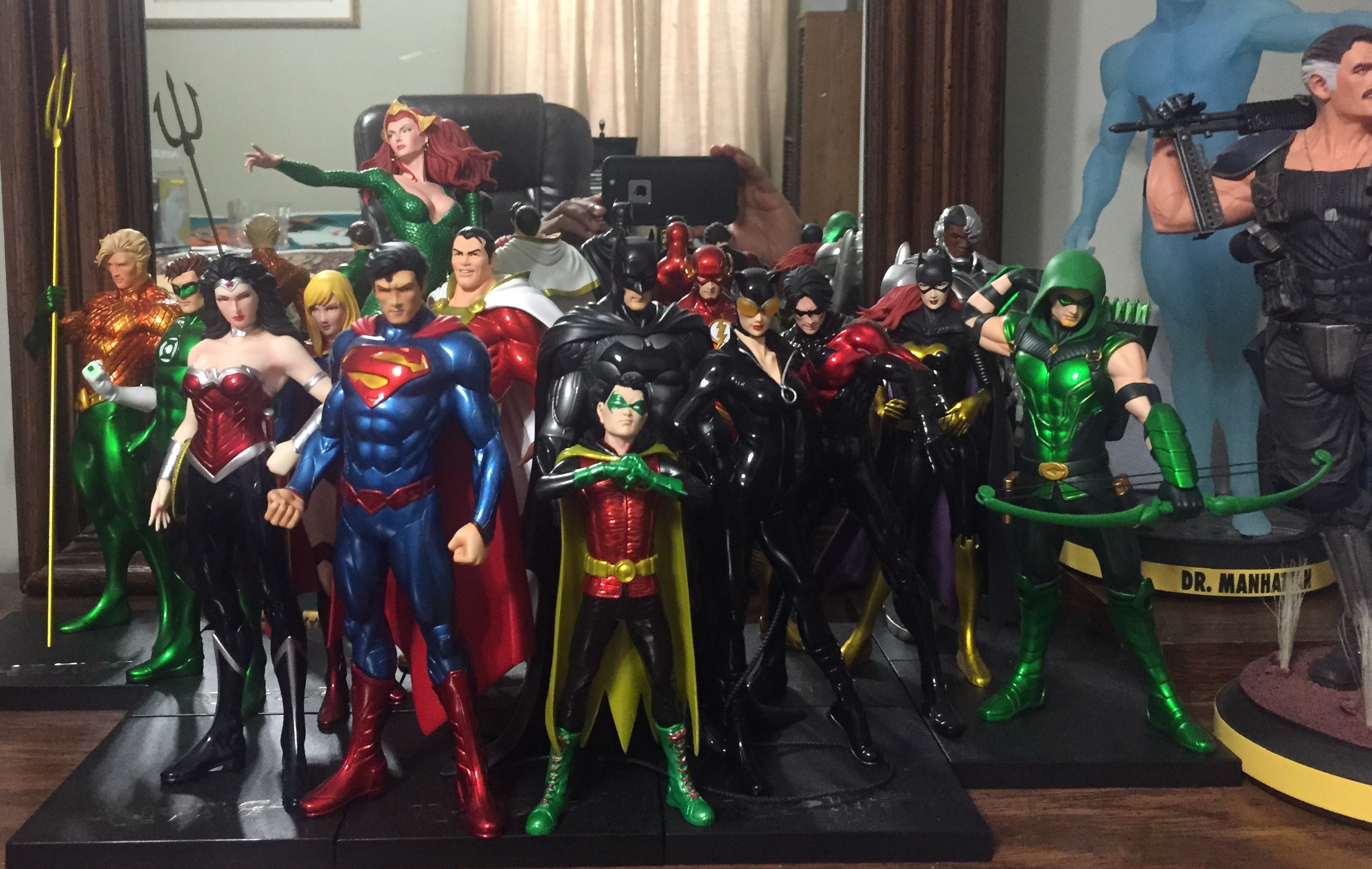 Со collection. Коллекция DC. DC Ашет коллекция. Коллекционные игрушки от компании DC. Золотая коллекция DC.